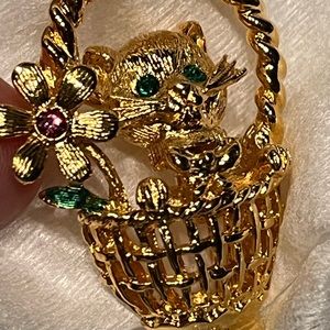 Rare - Trifari Trembler Brooch - Cat in Basket Gold Tone Rhinestones - EUC